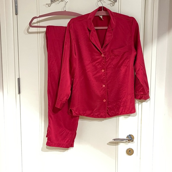 Neiman Marcus Two Piece Silk Pajama Set in Red - Picture 6 of 13